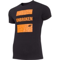 T-shirt męski TSM008 - głęboka czerń. T-shirty męskie 4f, m, bez wzorów, bez kołnierzyka. W wyprzedaży za 49.99 zł.