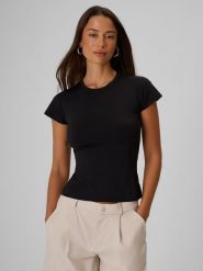 4F T-shirt slim gładki damski - czarny M. Czarne t-shirty damskie 4f, m, bez wzorów, z tkaniny, bez kołnierzyka. Za 69.99 zł.