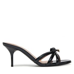 Klapki LOVE MOSCHINO. Czarne klapki damskie Love Moschino, bez wzorów, bez obcasa. Za 839.99 zł.