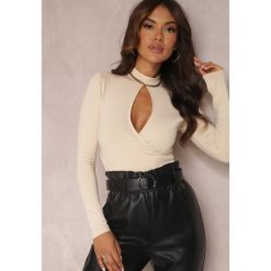 Jasnobeżowa Bluzka z Wycięciem Siss. Brązowe bluzki damskie Renee, l, bez wzorów, z tkaniny, bez kołnierzyka, bez ramiączek. Za 74.99 zł.