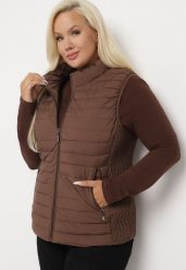 Brązowa Pikowana Kamizelka o Klasycznym Kroju ze Stójką i Zasuwanymi Kieszeniami Celoriah. Brązowe kamizelki damskie Born2be, plus size, z jeansu. Za 84.99 zł.