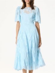 Sukienka z koronki - jasnoniebieski. Niebieskie sukienki damskie Reserved, na co dzień, l, bez wzorów, z koronki, bez kołnierzyka, bez ramiączek, proste. Za 329.99 zł.