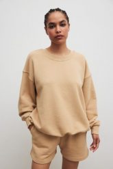 Bluza typu oversize w kolorze BISQUIT - KOS-UNI. Brązowe bluzy bez kaptura damskie Marsala, m, z bawełny. Za 349.90 zł.
