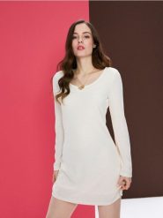 Dzianinowa sukienka mini z długim rękawem - kremowy. Białe sukienki damskie Sinsay, l, bez wzorów, z dzianiny, bez kołnierzyka, bez ramiączek, mini. Za 49.99 zł.