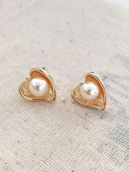 Atelier MIU Pozłacane kolczyki-wkrętki rozmiar: onesize. Żółte kolczyki damskie atelier MIU, z perłą, pozłacane. Za 52.45 zł.