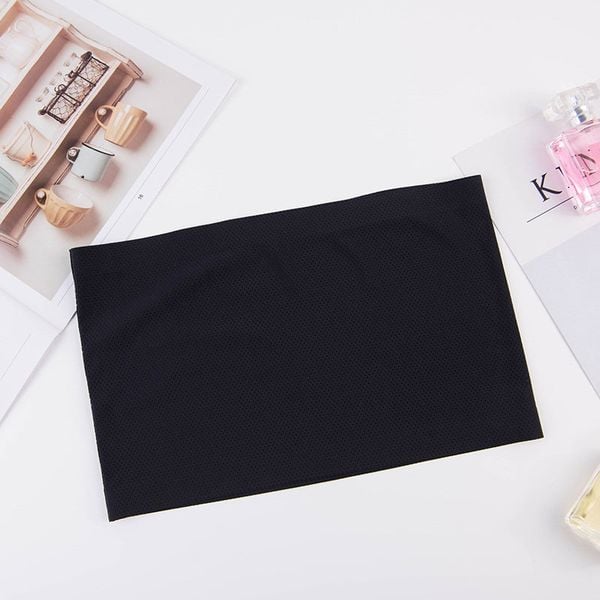 Biustonosz opaska elastyczny do codziennych stylizacji Himadri. Brązowe biustonosze Intica, bez wzorów, z materiału. W wyprzedaży za 59.00 zł.