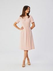 Stylove Sukienka w kolorze beżowym rozmiar: XL. Różowe sukienki damskie Stylove, na co dzień, xl, bez wzorów, bez kołnierzyka, bez ramiączek, midi, proste. Za 249.76 zł.
