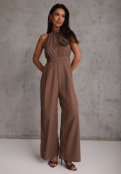 Brązowy Elegancki Kombinezon z Górą Halter Ozdobioną Różą 3D Dephousa. Brązowe kombinezony damskie Renee, m, bez wzorów, eleganckie, bez kołnierzyka, bez ramiączek. Za 169.99 zł.