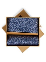 Finshley & Harding London Krawat i poszetka z jedwabiu Mężczyźni Jedwab (100%) niebieski|różowy wzorzysty, ONE SIZE. Czerwone krawaty i muchy męskie Finshley & Harding London, bez wzorów, z jedwabiu. Za 199.95 zł.