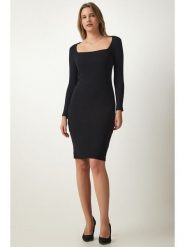 Happiness Istanbul Sukienka w kolorze czarnym rozmiar: S/M. Czarne sukienki damskie Happiness Istanbul, m, bez wzorów, bez kołnierzyka, bez ramiączek, midi. Za 39.99 zł.