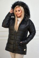 Ocieplona czarna kurtka Melania z futerkiem PLUS SIZE JESIEŃ ZIMA. Czarne kurtki damskie Moda Size Plus Iwanek, na jesień, plus size, bez wzorów, z tkaniny, bez kaptura. W wyprzedaży za 299.90 zł.