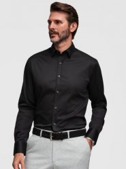 Klasyczna koszula męska SLIM FIT z satynowej tkaniny – czarna V4 - Rozmiar: M. Czarne koszule męskie Ombre Clothing, m, bez wzorów, z bawełny, bez kołnierzyka, bez ramiączek. W wyprzedaży za 139.99 zł.