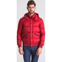Czerwona wodoodporna pikowana kurtka męska. Czerwone kurtki męskie Armani Jeans, m, z aplikacjami, z kapturem. Za 680.00 zł.