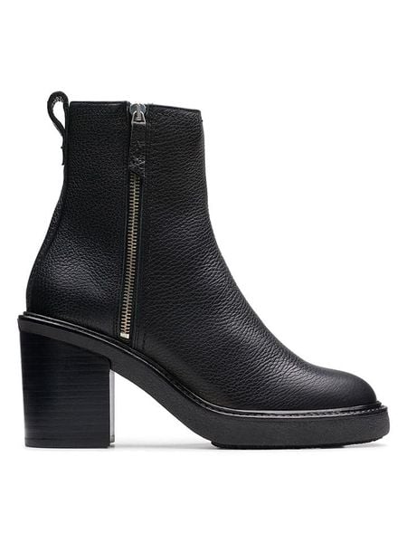 Clarks Skórzane botki "Cassiano" w kolorze czarnym rozmiar: 41,5. Czarne botki damskie Clarks, eleganckie, bez obcasa, bez zapięcia. Za 346.99 zł.