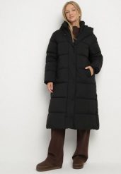 Czarna Długa Pikowana Kurtka z Kapturem Acaltte. Czarne kurtki damskie Born2be, na zimę, plus size, bez wzorów, z jeansu, z kapturem. Za 299.99 zł.