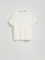 Strukturalny t-shirt comfort fit - złamana biel. T-shirty męskie Reserved, l, bez wzorów, z bawełny, bez kołnierzyka. Za 69.99 zł.