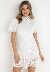 Biała Sukienka Cilleis. Białe sukienki damskie Born2be, m, z aplikacjami, z koronki, eleganckie, bez kołnierzyka, bez ramiączek, mini. W wyprzedaży za 191.99 zł.