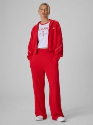 4F Spodnie kibica z szerokimi nogawkami damskie - czerwone XL. Czerwone spodnie dresowe damskie 4f, l, bez wzorów, z dresówki. Za 159.99 zł.