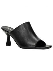 Wojas Skórzane klapki w kolorze czarnym rozmiar: 38. Czarne klapki damskie Wojas, bez wzorów, ze skóry, bez obcasa. Za 285.49 zł.