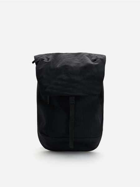 Wodoodporny plecak - czarny. Czarne plecaki męskie Reserved, bez wzorów. Za 149.99 zł.
