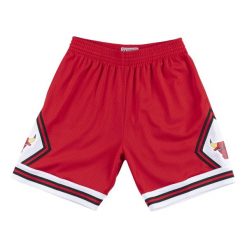 Krótki Swingman NBA Chicago Bulls. Czerwone szorty męskie Mitchell & Ness, bez wzorów, sportowe. W wyprzedaży za 266.50 zł.