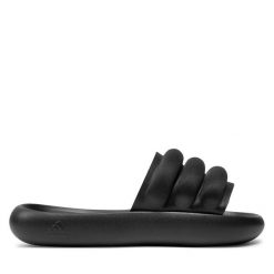 Klapki adidas. Czarne klapki damskie Adidas, bez wzorów, bez obcasa. Za 149.99 zł.