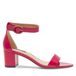 Sandały Nine West. Czerwone sandały damskie Nine West, bez wzorów, bez obcasa, na słupku. Za 229.99 zł.
