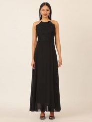 APART Sukienka w kolorze czarnym rozmiar: 46. Czarne sukienki damskie Apart, bez wzorów, z koronki, bez kołnierzyka, bez ramiączek, maxi. Za 265.40 zł.