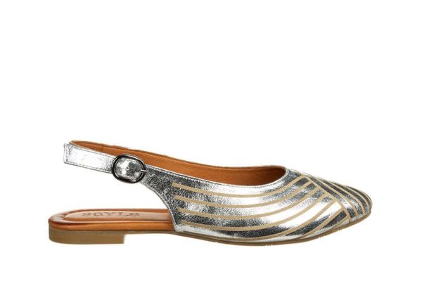 Sandały Bayla-161 037 117 130 Silver Kristal 161686, Srebrny, Skóra naturalna - 36. Szare sandały damskie Bayla, bez wzorów, z materiału, bez obcasa, na płaskiej podeszwie. W wyprzedaży za 152.10 zł.