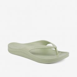 Damskie klapki Coqui Naitiri. Zielone klapki damskie Coqui, bez wzorów, z materiału, bez obcasa. Za 114.99 zł.