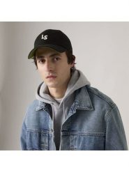 Levi's Czapka w kolorze czarnym rozmiar: onesize. Czarne czapki męskie Levi's, bez wzorów, z bawełny, sportowe. Za 111.84 zł.