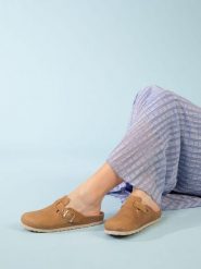 BACKSUN Skórzane klapki "Oslo" w kolorze karmelowym rozmiar: 39. Brązowe klapki damskie Backsun, bez wzorów, bez obcasa. Za 130.99 zł.