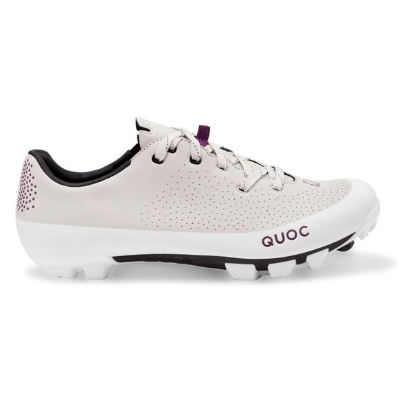 Buty Quoc GT XC Lace. Białe buty trekkingowe męskie QUOC, bez zapięcia, rowerowe. W wyprzedaży za 928.10 zł.