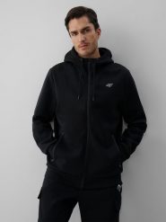 4F Bluza dresowa regular z kapturem męska - czarna M. Czarne bluzy sportowe męskie 4f, bez wzorów, z dresówki, klasyczne, bez kołnierzyka, bez ramiączek. Za 269.99 zł.