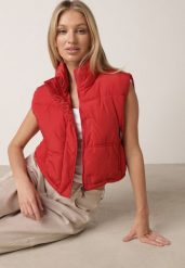 Czerwona Krótka Kamizelka Pikowana Typu Puffer Niraemius. Czerwone kamizelki damskie Born2be, l, z poliesteru, krótkie. Za 89.99 zł.