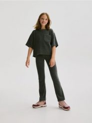 T-shirt z dzianiny sztruksowej - ciemnoszary. Szare koszulki dziewczęce Reserved, bez wzorów, z bawełny, bez ramiączek. W wyprzedaży za 29.99 zł.