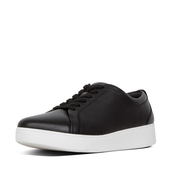 Damskie skórzane buty sportowe FitFlop Rally. Czarne buty sportowe na co dzień damskie Flip Flop, bez wzorów, z jeansu, tenisowe. Za 526.00 zł.