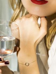 DIAMOND & CO Złota bransoletka "Cercle" z diamentami rozmiar: onesize. Żółte bransoletki damskie Diamond & Co, złote. Za 652.99 zł.