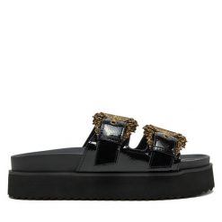Klapki Versace Jeans Couture. Czarne klapki damskie Versace Jeans Couture, bez wzorów, z jeansu, bez obcasa. Za 649.99 zł.