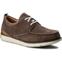 Półbuty CLARKS - Edgewood Mix 261317347 Taupe Suede. Brązowe półbuty męskie Clarks, z materiału, bez zapięcia. W wyprzedaży za 259.00 zł.