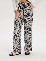 Spodnie wide leg - wielobarwny. Spodnie materiałowe damskie Sinsay, bez wzorów, z materiału. Za 49.99 zł.