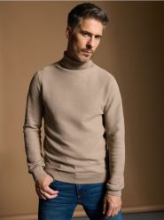Sweter z golfem - beżowy. Brązowe swetry męskie Sinsay, l, bez wzorów, bez kołnierzyka. W wyprzedaży za 29.99 zł.