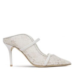 Klapki MALONE SOULIERS. Białe klapki damskie MALONE SOULIERS, bez wzorów, bez obcasa. Za 1,939.00 zł.
