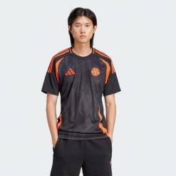 Koszulka Colombia 24 Away. Czarne t-shirty sportowe męskie Adidas, xs, z materiału, bez ramiączek, do piłki nożnej. Za 449.00 zł.