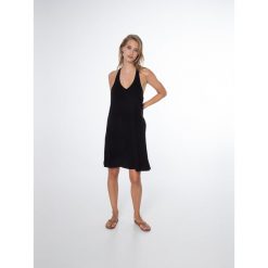 Sukienka damska Protest Prtfeline dress. Czarne sukienki damskie Protest, s, bez wzorów, sportowe, bez kołnierzyka, bez ramiączek, sportowe. W wyprzedaży za 81.00 zł.