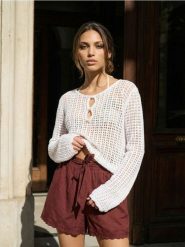 Bawełniane szorty high waist z haftem - żółty. Żółte szorty damskie Sinsay, bez wzorów, z bawełny, z podwyższonym stanem. Za 39.99 zł.