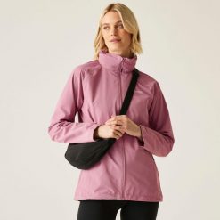 Kurtka turystyczna damska Daysha II wodoodporna. Czerwone kurtki damskie Regatta, xl, bez wzorów, bez kaptura. Za 249.99 zł.