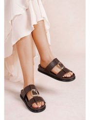 Foreverfolie Klapki w kolorze brązowym rozmiar: 41. Brązowe klapki damskie Foreverfolie, bez wzorów, bez obcasa. Za 100.99 zł.