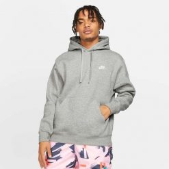 Bluza sportowa męska Nike Club Hoodie PO. Czarne bluzy sportowe męskie Nike, bez wzorów, sportowe, bez kołnierzyka, bez ramiączek. Za 249.99 zł.