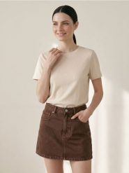 Koszulka z domieszką wiskozy - beżowy. Brązowe t-shirty damskie Sinsay, l, bez wzorów, z wiskozy, bez kołnierzyka. Za 25.99 zł.
